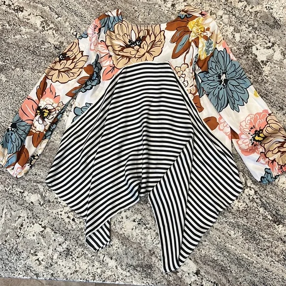 Like new Coco Bianco top - Picture 10 of 14